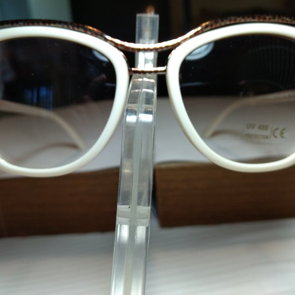 SKU 007, 2 brand new, high-style women sunglasses - Picture 1 of 8